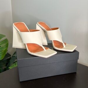 NWT Oh Polly LOVE TRIANGLE Toe Post Leatherette Mule Heels in Cream